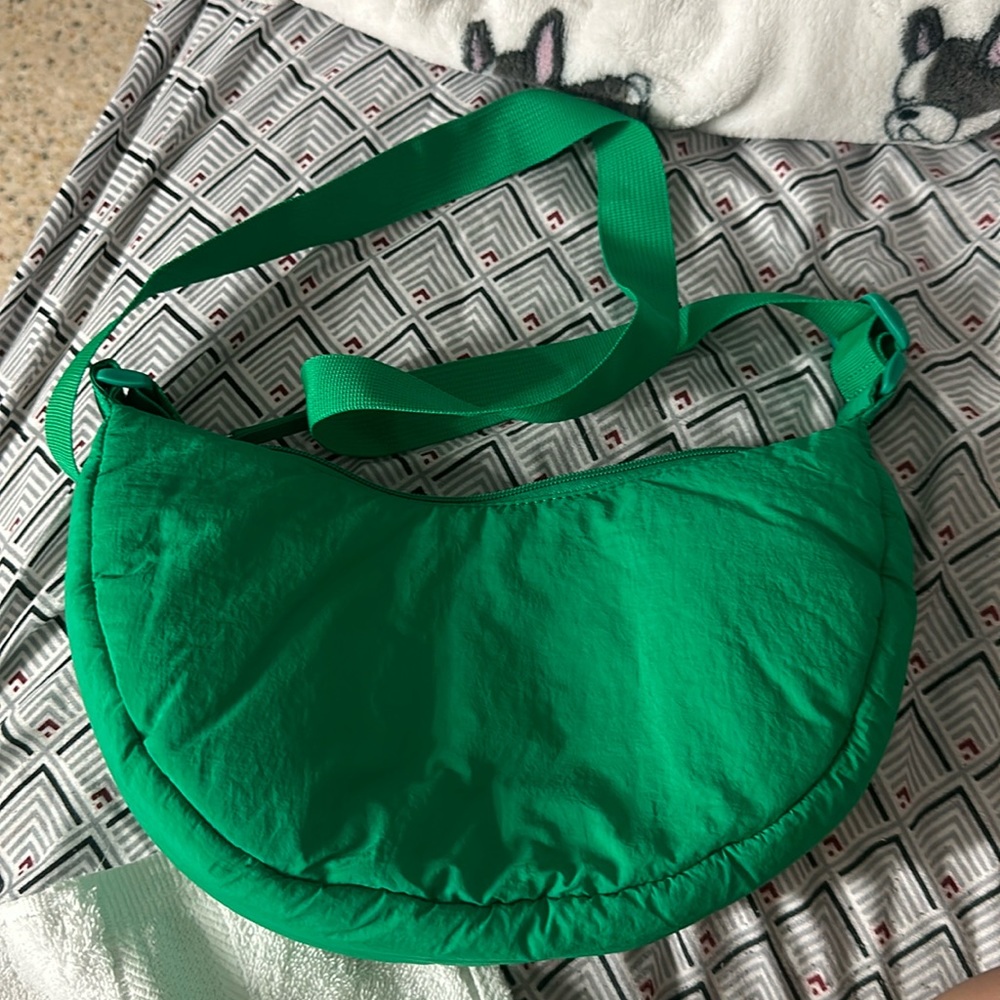 Crossbody green bag new never been used to small for me.
